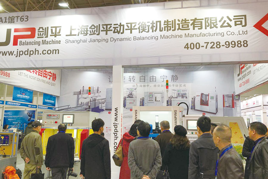 展會客戶現場圍觀咨詢